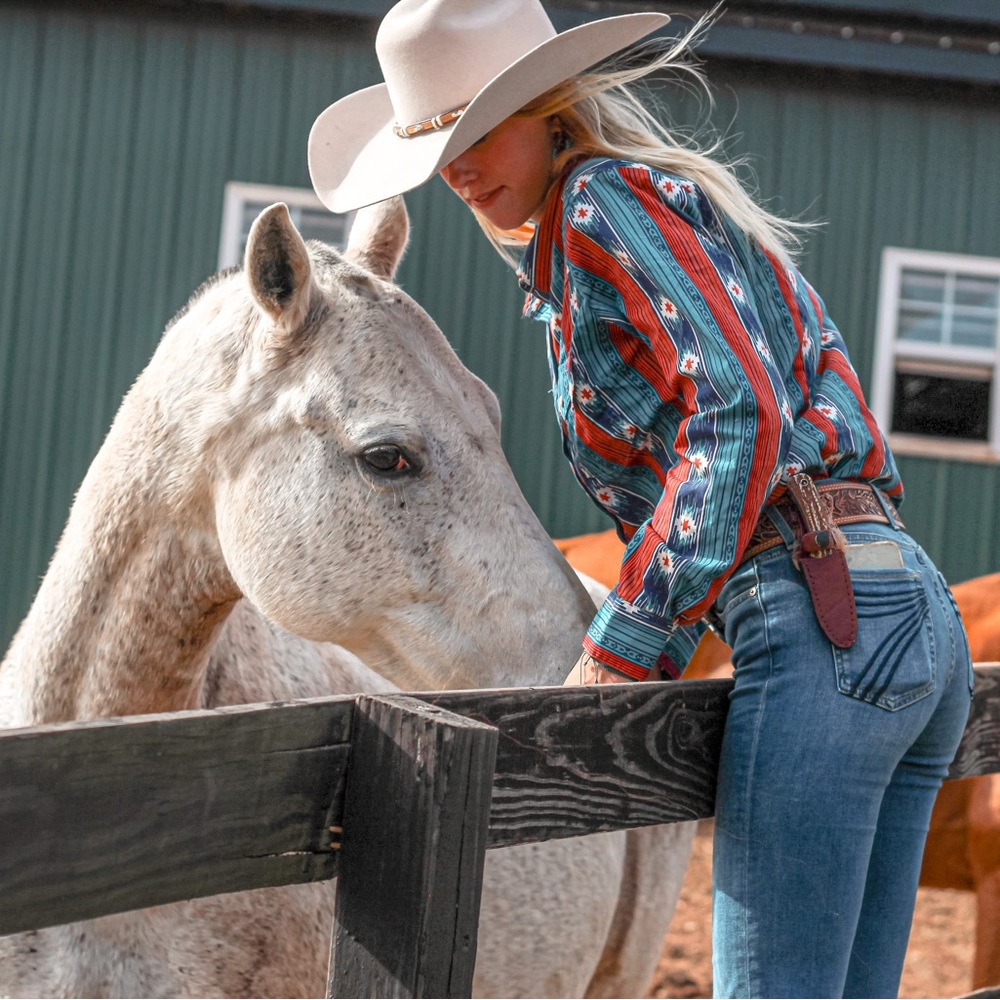 Meet your Posher, Elyssa